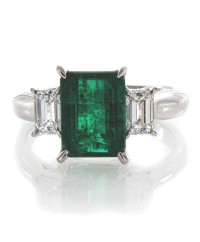 EMERALD & DIAMOND RING